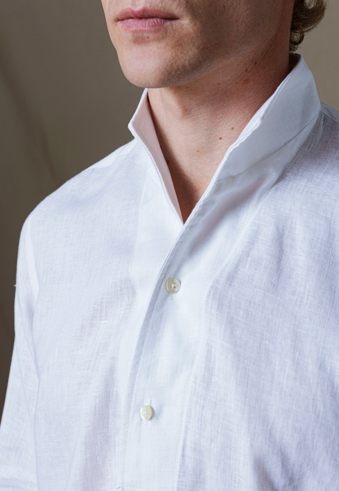 WHITE LINEN MAO COLLAR SHIRT