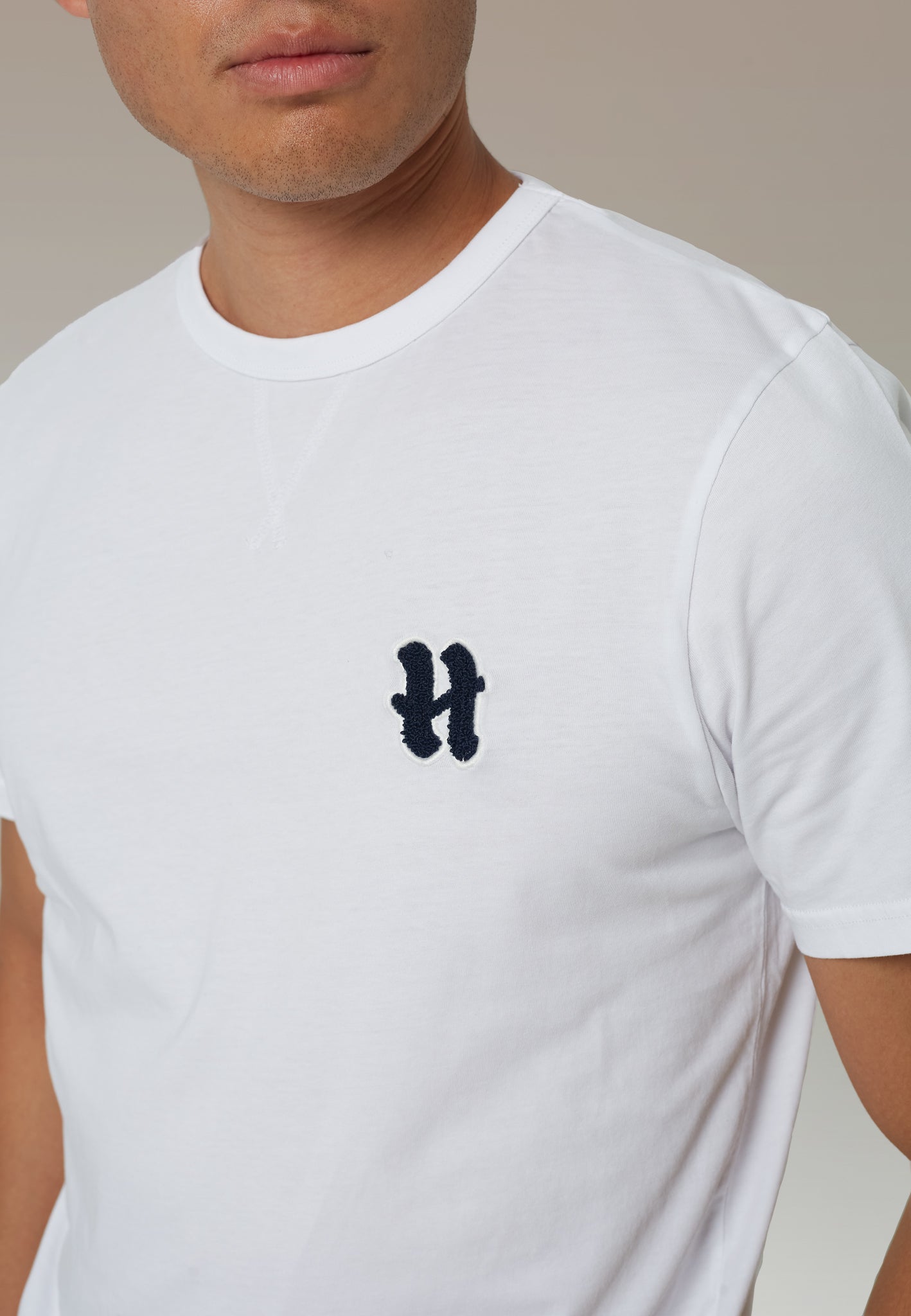 BASIC H WHITE T-SHIRT